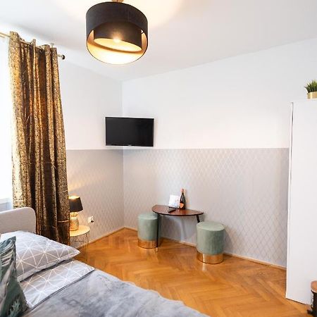 Clicktheflat Stawki Apart Rooms وارسو المظهر الخارجي الصورة