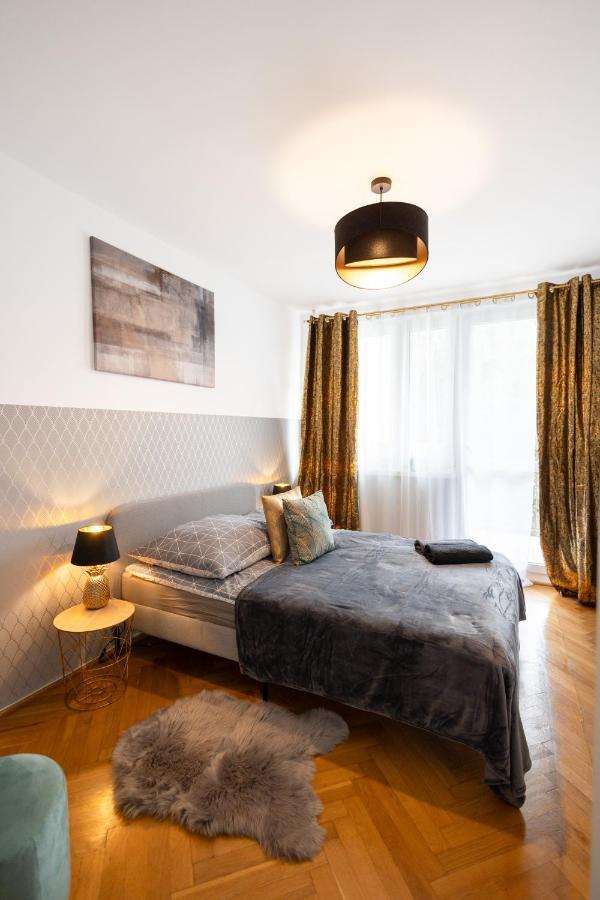 Clicktheflat Stawki Apart Rooms وارسو المظهر الخارجي الصورة